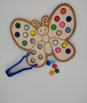 Jeu à trous (papillon)